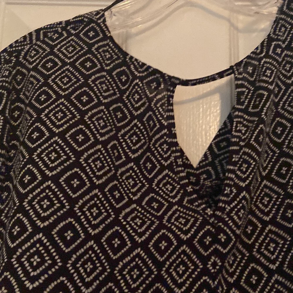 Black blouse with unique details - Picture 5 of 7